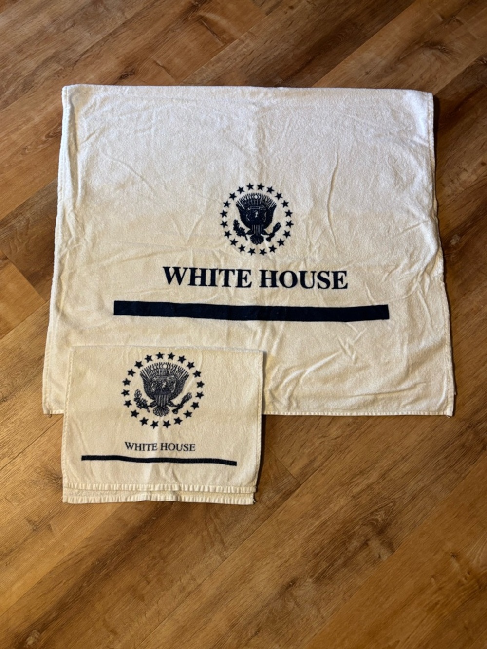 VINTAGE WHITE HOUSE EMBLEM COTTON TOWEL SET